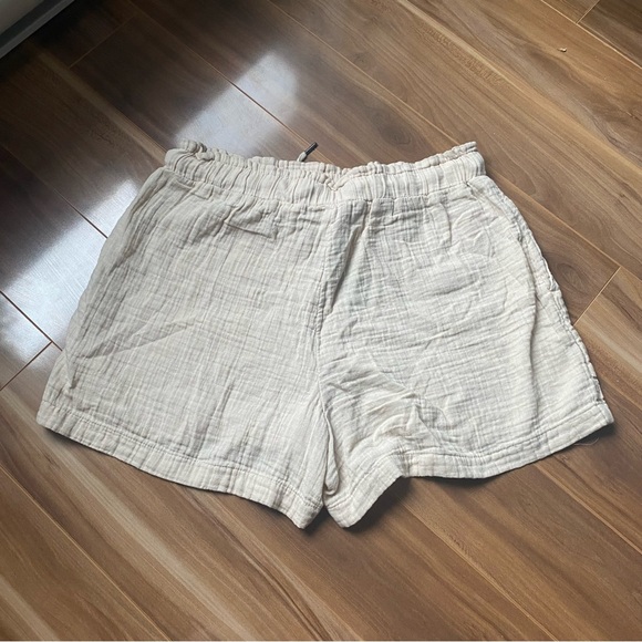 GAP SHORTS - Picture 3 of 4